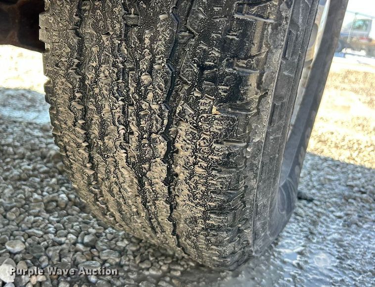 image for item ET6958 2004 Chevrolet Silverado 1500 pickup truck