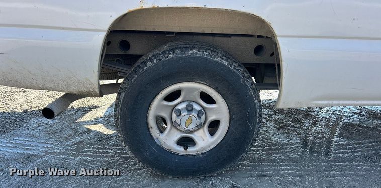 image for item ET6958 2004 Chevrolet Silverado 1500 pickup truck