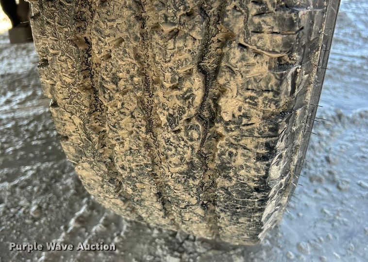 image for item ET6958 2004 Chevrolet Silverado 1500 pickup truck