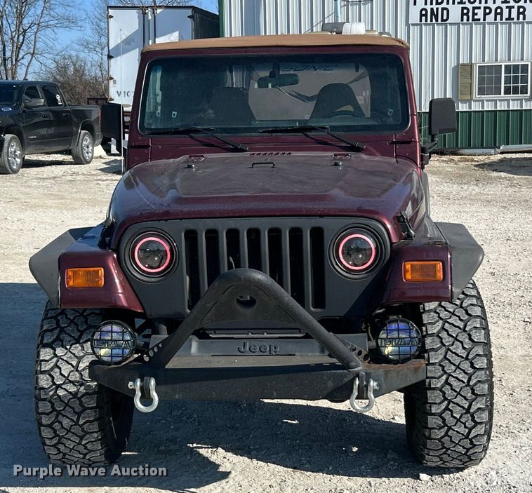 image for item ET6980 2002 Jeep Wrangler SUV