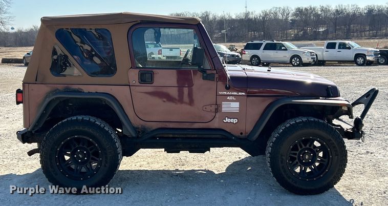 image for item ET6980 2002 Jeep Wrangler SUV