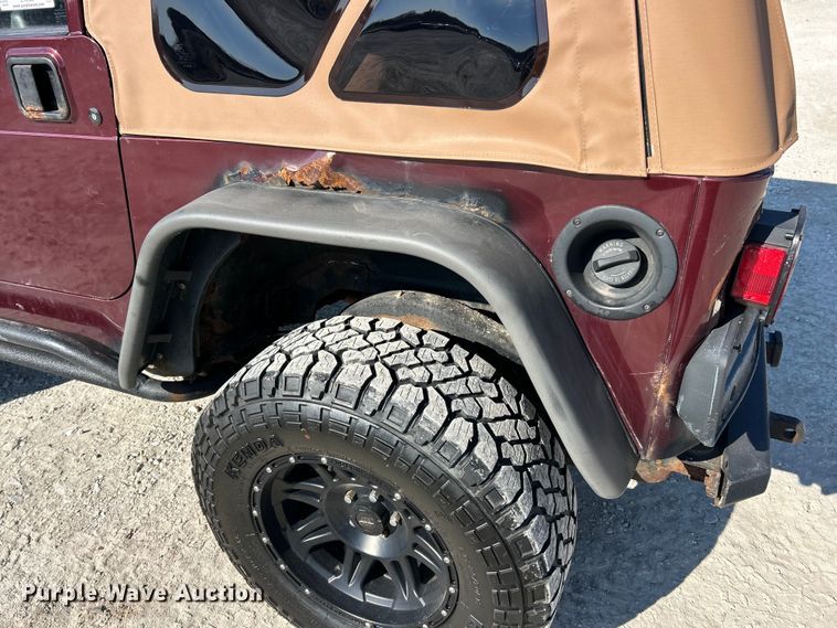 image for item ET6980 2002 Jeep Wrangler SUV