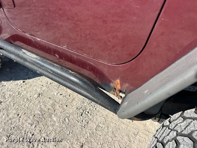 image for item ET6980 2002 Jeep Wrangler SUV