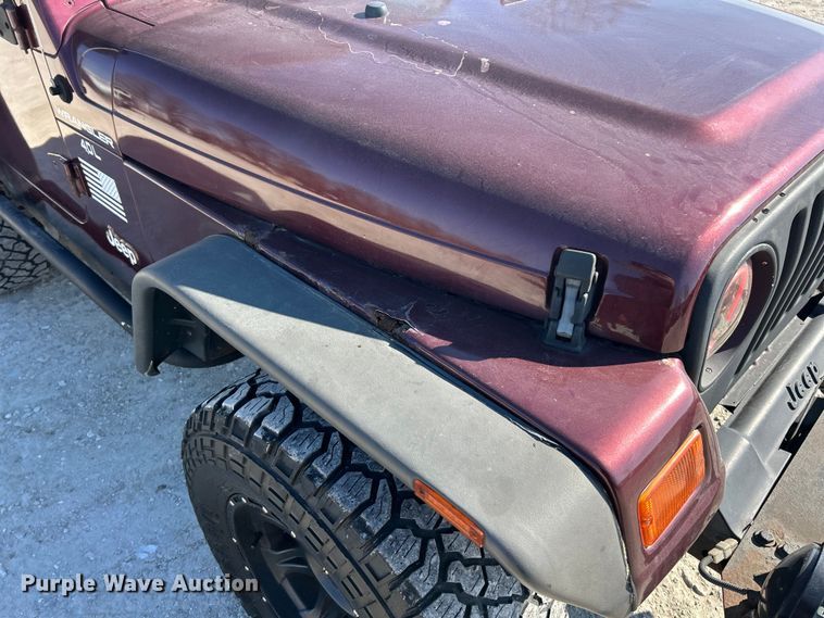 image for item ET6980 2002 Jeep Wrangler SUV