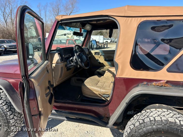 image for item ET6980 2002 Jeep Wrangler SUV