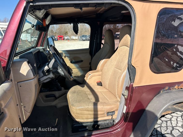 image for item ET6980 2002 Jeep Wrangler SUV