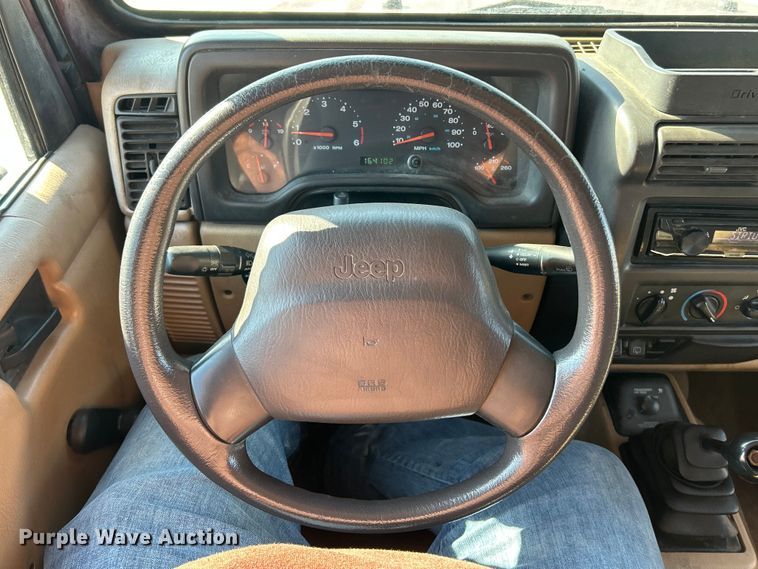 image for item ET6980 2002 Jeep Wrangler SUV