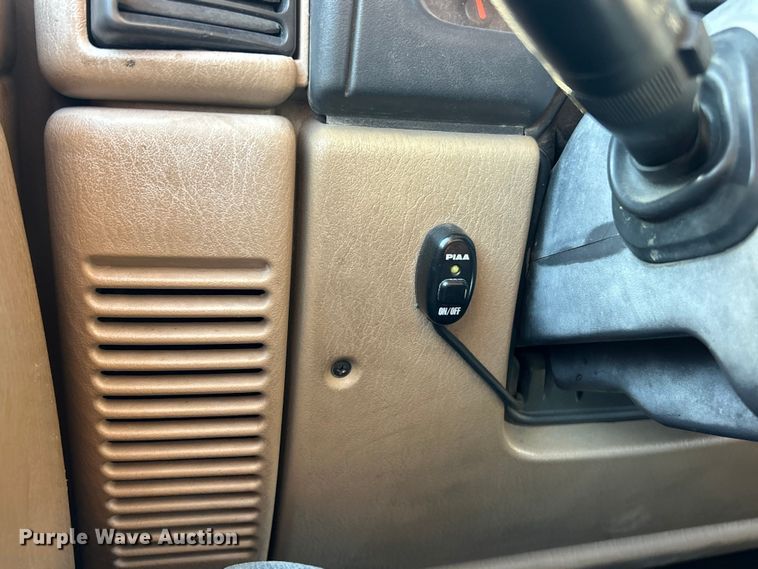 image for item ET6980 2002 Jeep Wrangler SUV