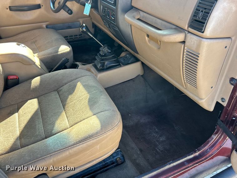 image for item ET6980 2002 Jeep Wrangler SUV