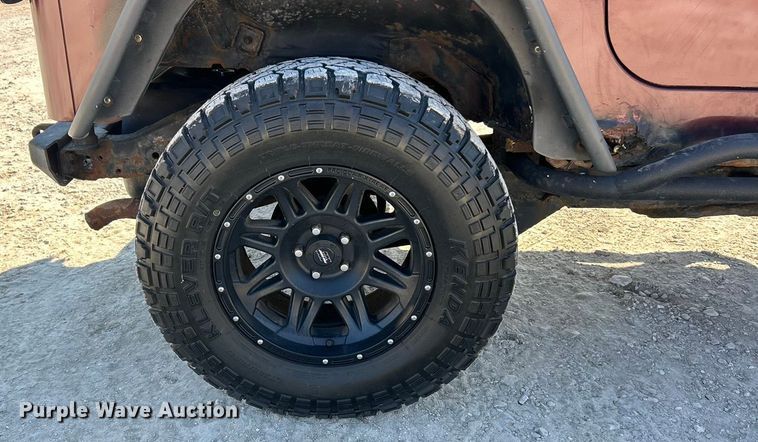 image for item ET6980 2002 Jeep Wrangler SUV