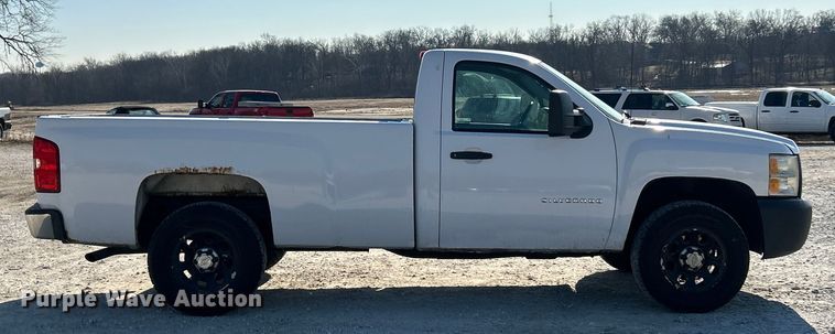 image for item ET6981 2011 Chevrolet Silverado 1500 pickup truck