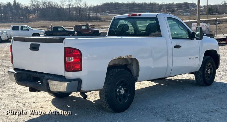 image for item ET6981 2011 Chevrolet Silverado 1500 pickup truck