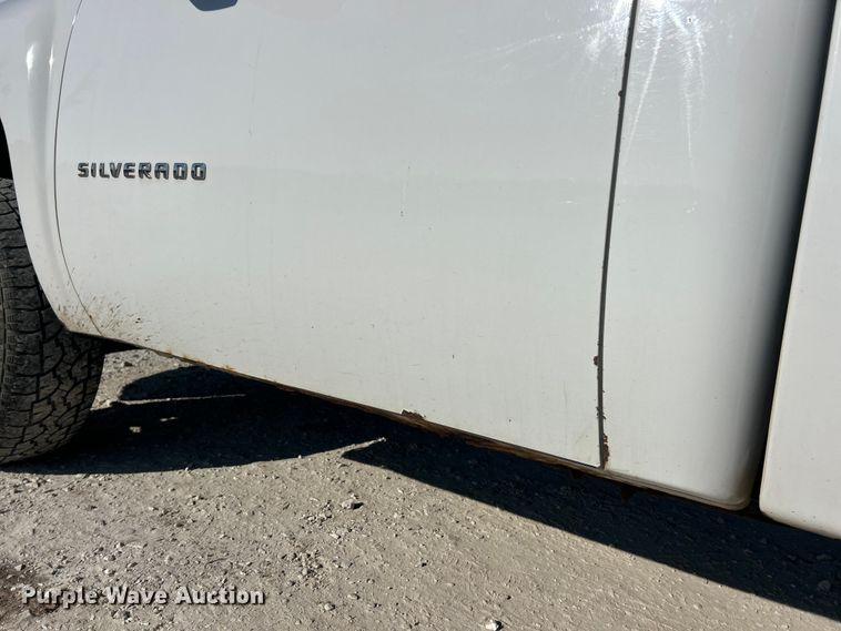 image for item ET6981 2011 Chevrolet Silverado 1500 pickup truck