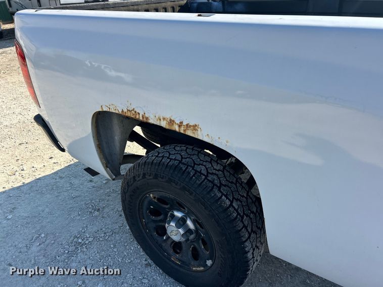 image for item ET6981 2011 Chevrolet Silverado 1500 pickup truck