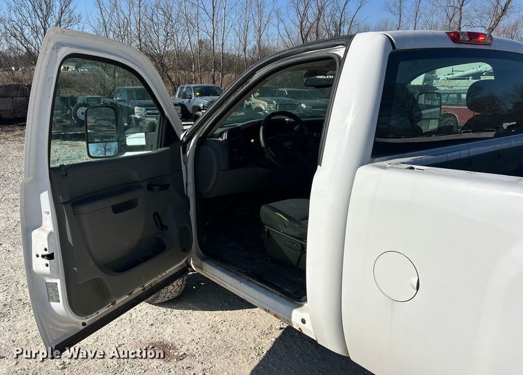 image for item ET6981 2011 Chevrolet Silverado 1500 pickup truck