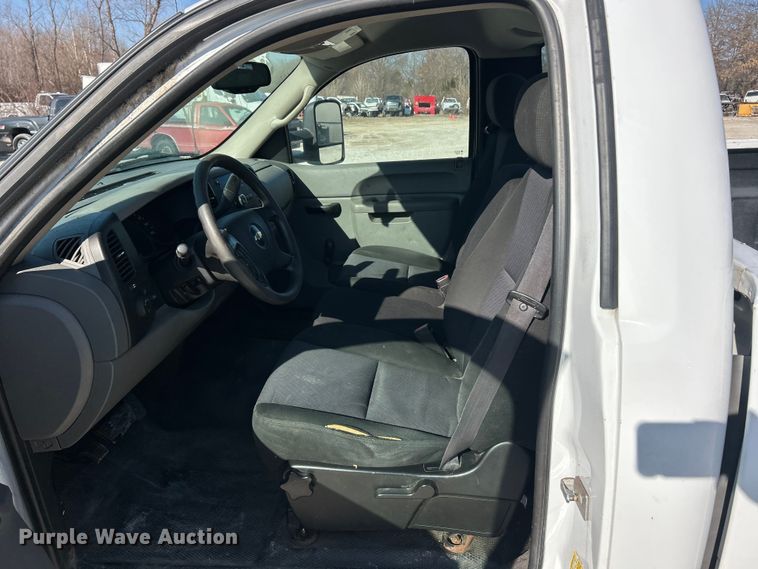 image for item ET6981 2011 Chevrolet Silverado 1500 pickup truck