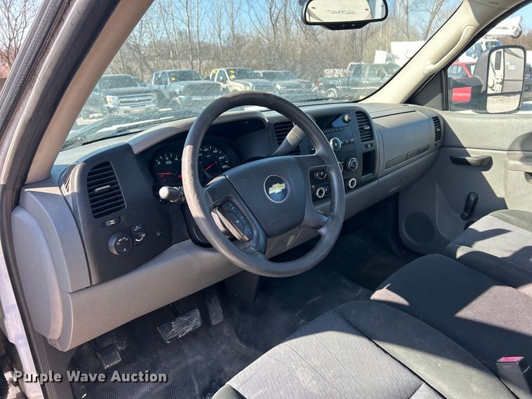 image for item ET6981 2011 Chevrolet Silverado 1500 pickup truck