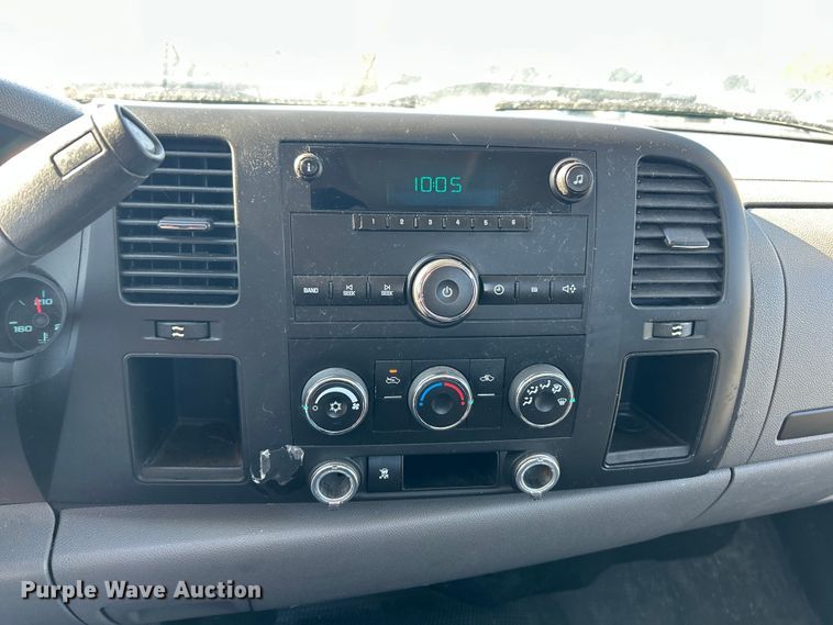 image for item ET6981 2011 Chevrolet Silverado 1500 pickup truck