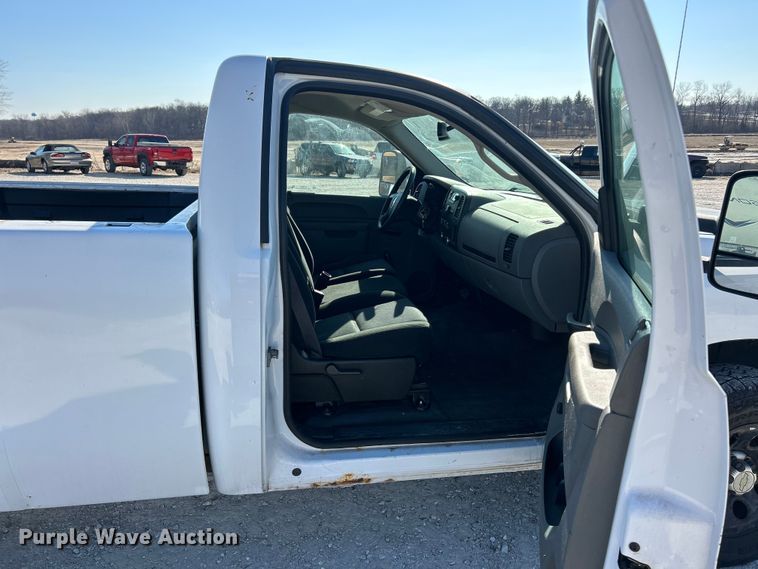 image for item ET6981 2011 Chevrolet Silverado 1500 pickup truck