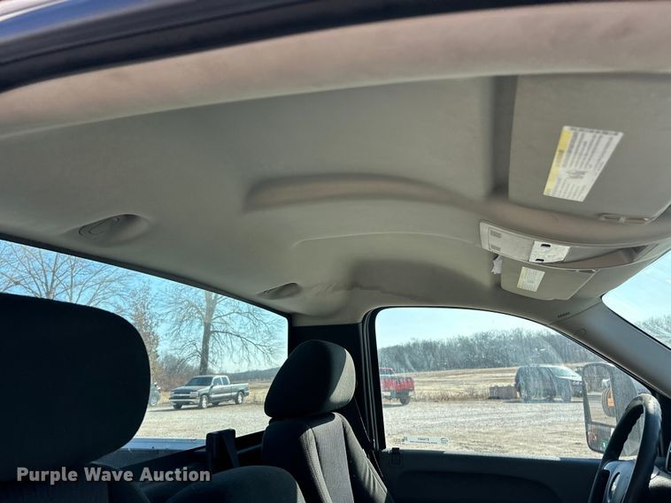 image for item ET6981 2011 Chevrolet Silverado 1500 pickup truck