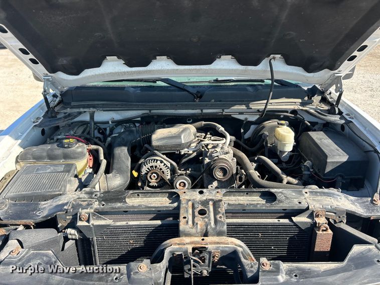 image for item ET6981 2011 Chevrolet Silverado 1500 pickup truck