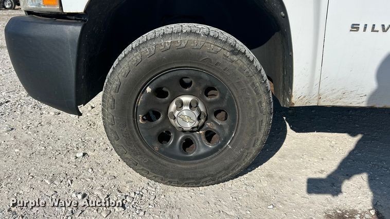 image for item ET6981 2011 Chevrolet Silverado 1500 pickup truck