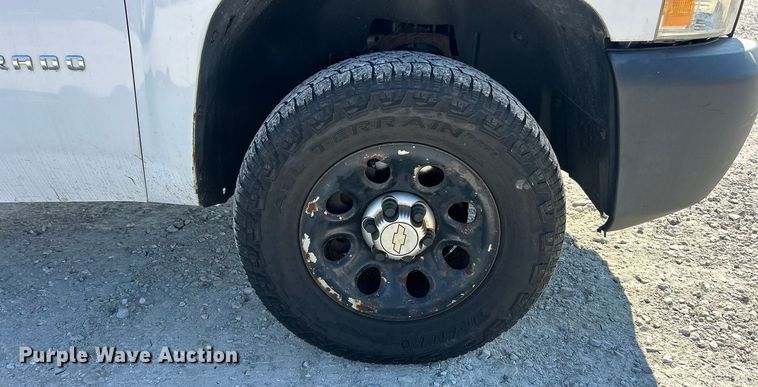 image for item ET6981 2011 Chevrolet Silverado 1500 pickup truck