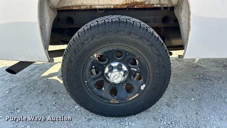 image for item ET6981 2011 Chevrolet Silverado 1500 pickup truck