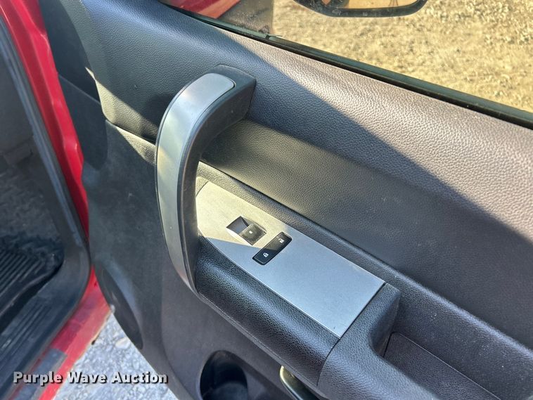 image for item ET6982 2009 Chevrolet  Silverado 1500 LT Crew Cab pickup truck