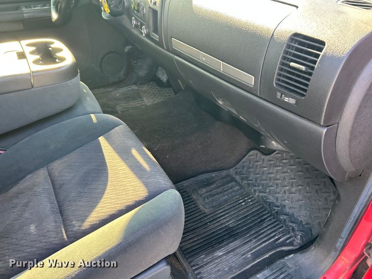 image for item ET6982 2009 Chevrolet  Silverado 1500 LT Crew Cab pickup truck