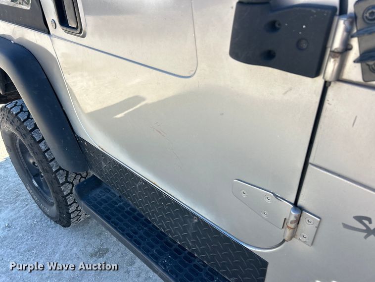 image for item ET6983 2001 Jeep Wrangler Sport SUV