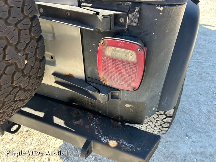 image for item ET6983 2001 Jeep Wrangler Sport SUV