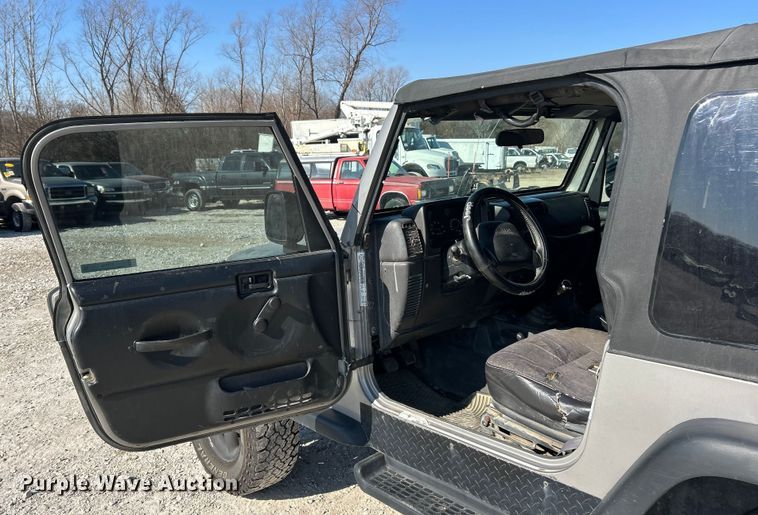 image for item ET6983 2001 Jeep Wrangler Sport SUV