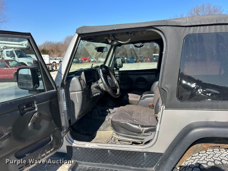 image for item ET6983 2001 Jeep Wrangler Sport SUV