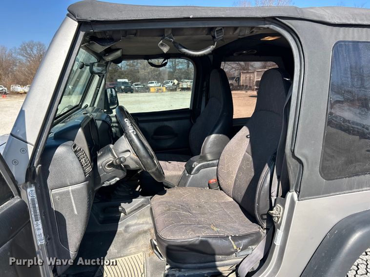 image for item ET6983 2001 Jeep Wrangler Sport SUV