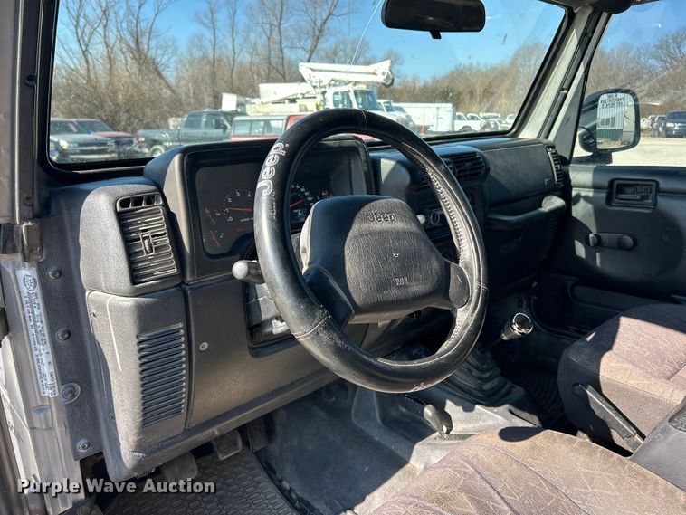 image for item ET6983 2001 Jeep Wrangler Sport SUV