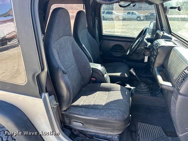 image for item ET6983 2001 Jeep Wrangler Sport SUV