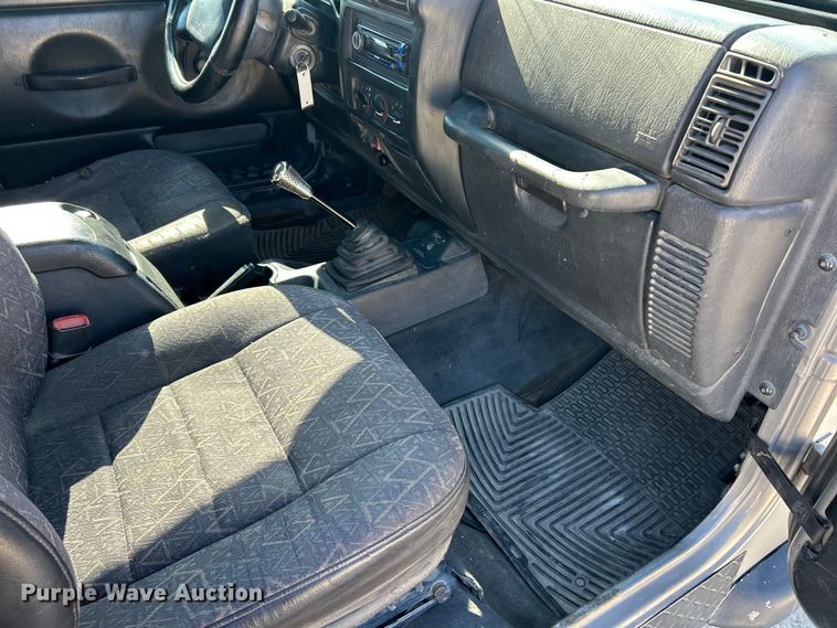 image for item ET6983 2001 Jeep Wrangler Sport SUV