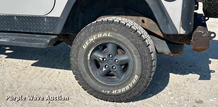 image for item ET6983 2001 Jeep Wrangler Sport SUV