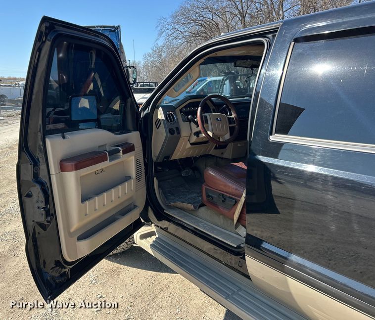 image for item ET6985 2008 Ford F250 Super Duty Crew Cab pickup truck