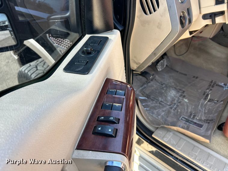 image for item ET6985 2008 Ford F250 Super Duty Crew Cab pickup truck