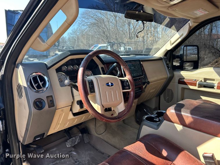 image for item ET6985 2008 Ford F250 Super Duty Crew Cab pickup truck