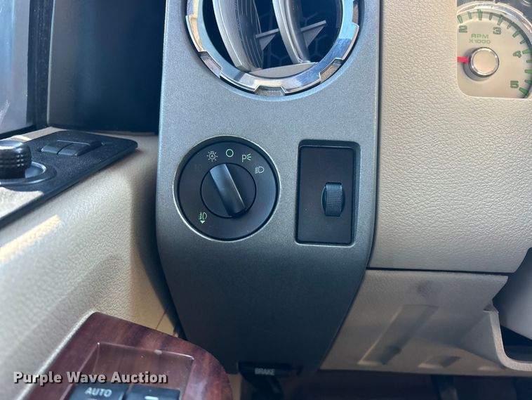 image for item ET6985 2008 Ford F250 Super Duty Crew Cab pickup truck