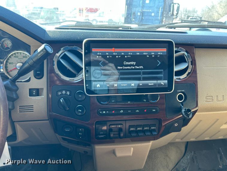 image for item ET6985 2008 Ford F250 Super Duty Crew Cab pickup truck