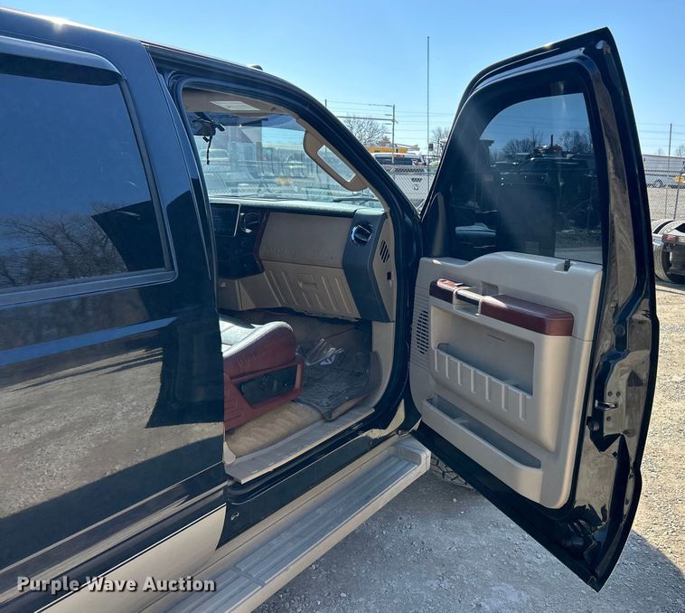 image for item ET6985 2008 Ford F250 Super Duty Crew Cab pickup truck