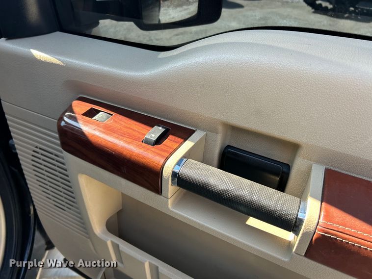 image for item ET6985 2008 Ford F250 Super Duty Crew Cab pickup truck