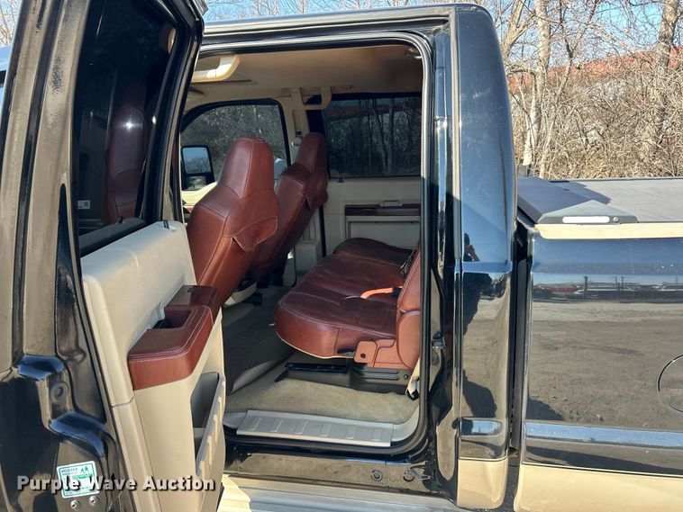 image for item ET6985 2008 Ford F250 Super Duty Crew Cab pickup truck