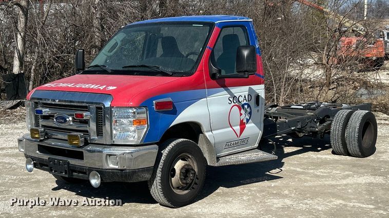 image for item ET6988 2017 Ford E450 van cab and chassis