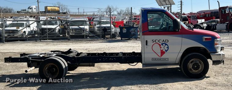 image for item ET6988 2017 Ford E450 van cab and chassis