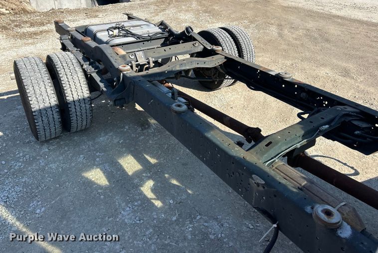 image for item ET6988 2017 Ford E450 van cab and chassis